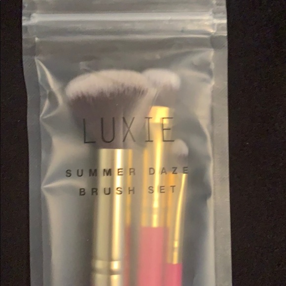 LUXIE SUMMER DAZE BRUSH SET​ - Picture 2 of 3
